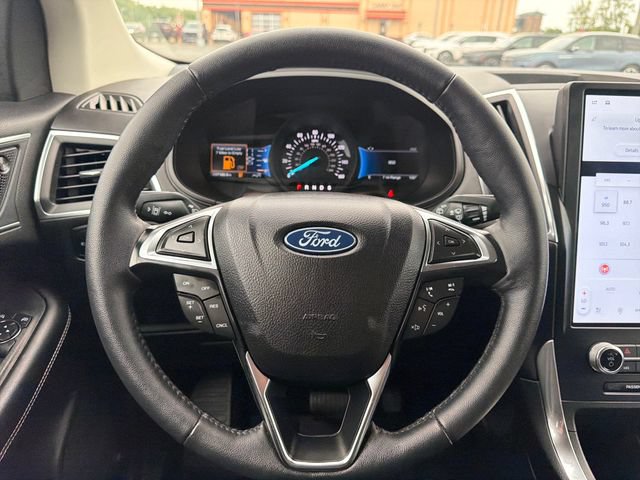 Used 2024 Ford Edge Titanium AWD/4WD image 16