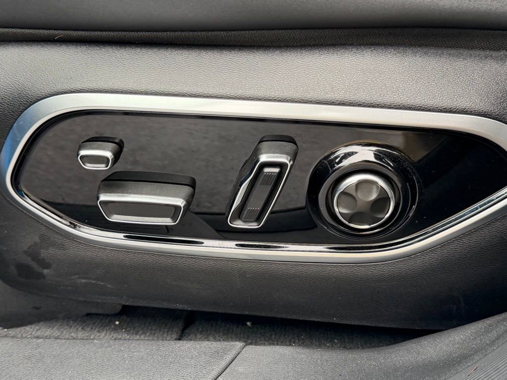 Used 2025 Jeep Wagoneer S Launch Edition image 23