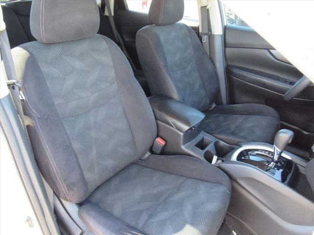 Used 2015 Nissan Rogue SV image 8