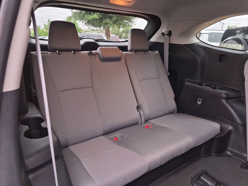 Used 2023 Toyota Highlander L FWD image 36