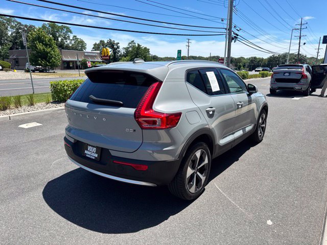 Certified 2025 Volvo XC40 B5 Plus AWD/4WD image 5