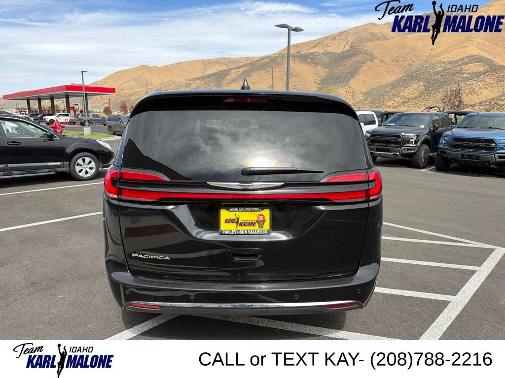 Used 2025 Chrysler Pacifica Select FWD image 3