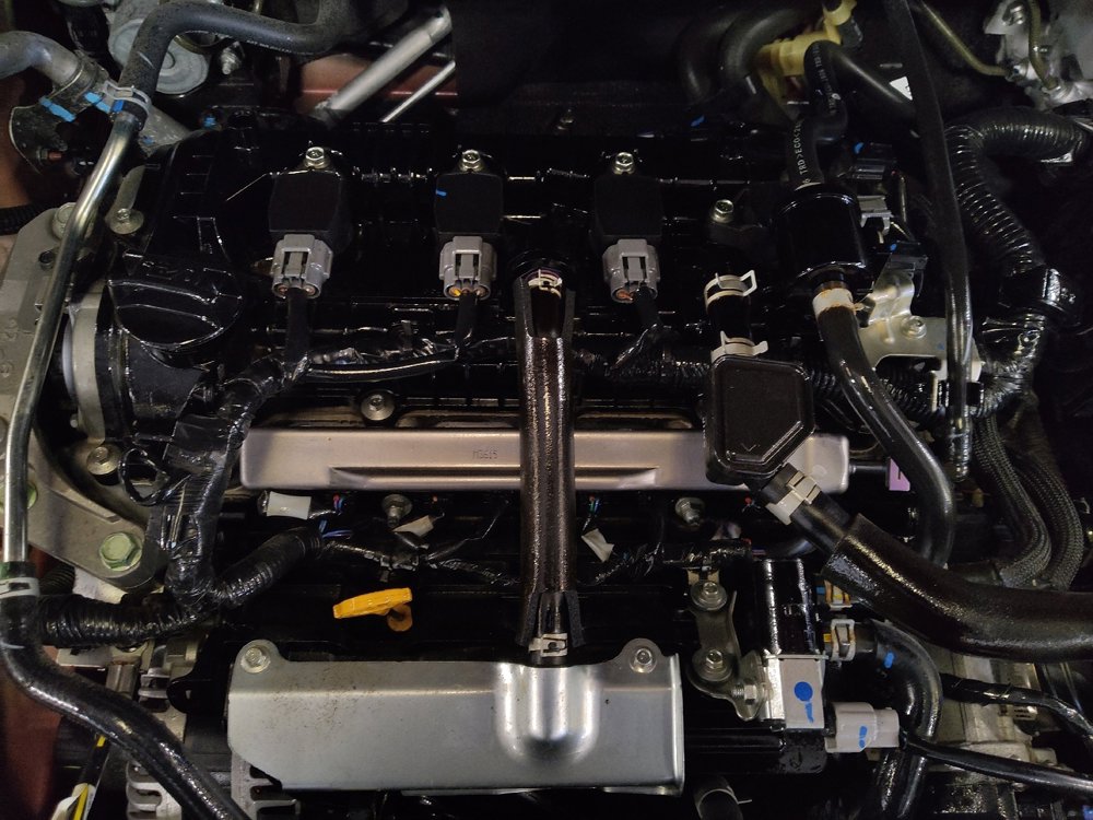 Used 2023 Nissan Versa SR w/ Trunk Package image 30