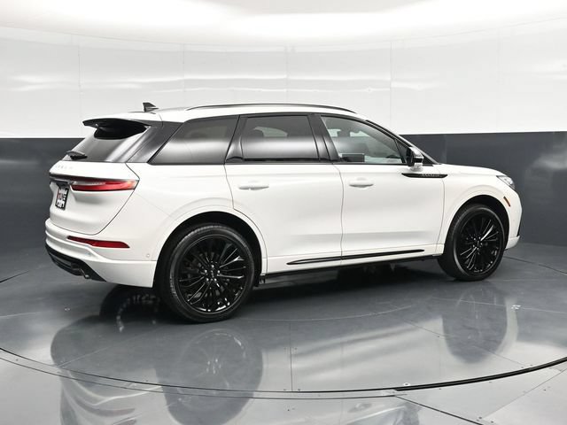 Used 2023 Lincoln Corsair Reserve w/ Equipment Group 202A AWD/4WD image 2