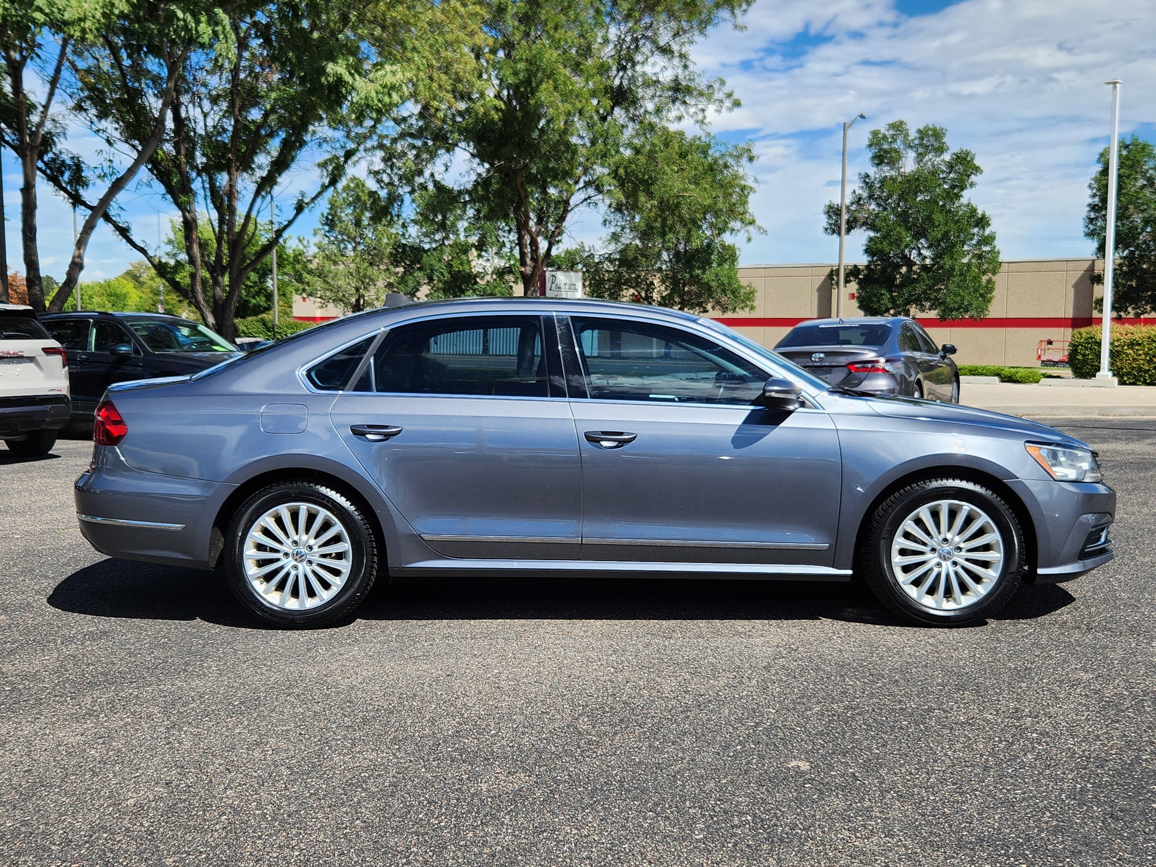Used 2017 Volkswagen Passat 1.8T SE FWD image 4