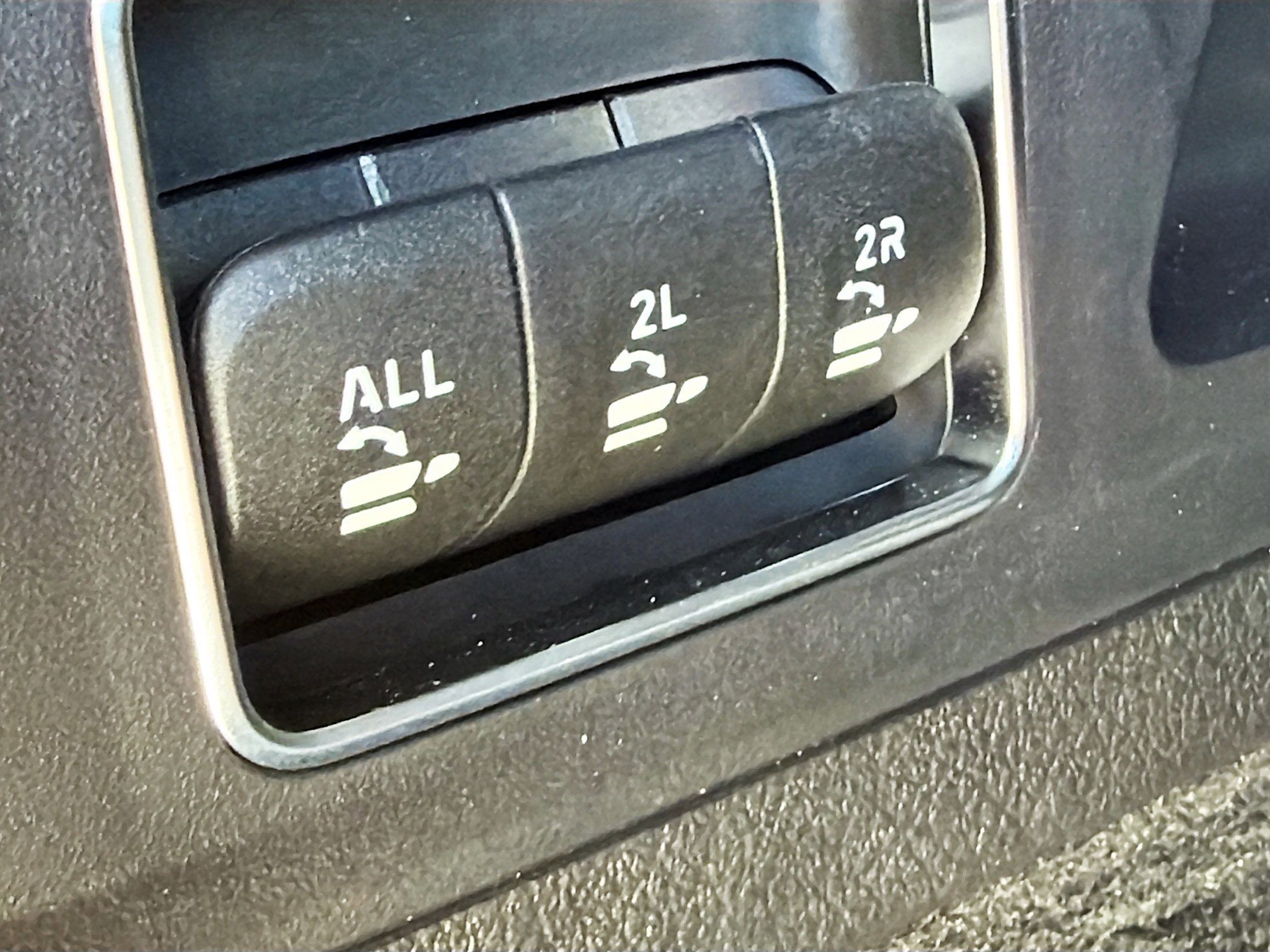 Used 2025 Mercedes-Benz GLS 450 4MATIC w/ AMG Line Exterior image 13