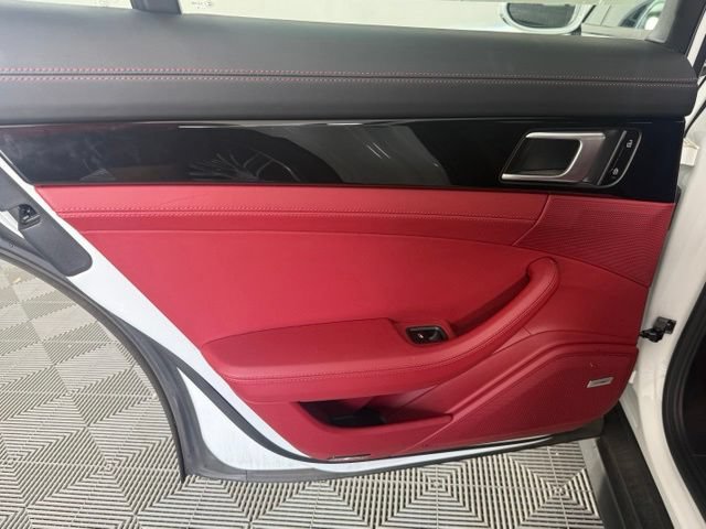 Used 2020 Porsche Panamera RWD image 16
