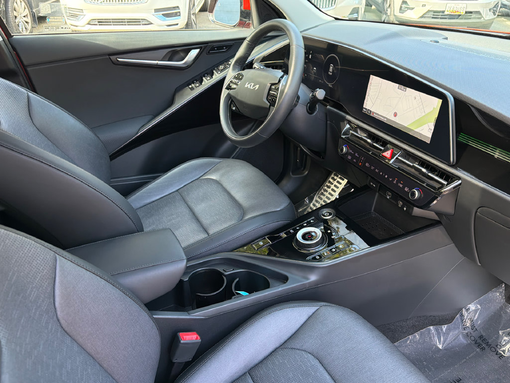 Used 2023 Kia Niro Wave w/ Wave Preserve Package FWD image 13