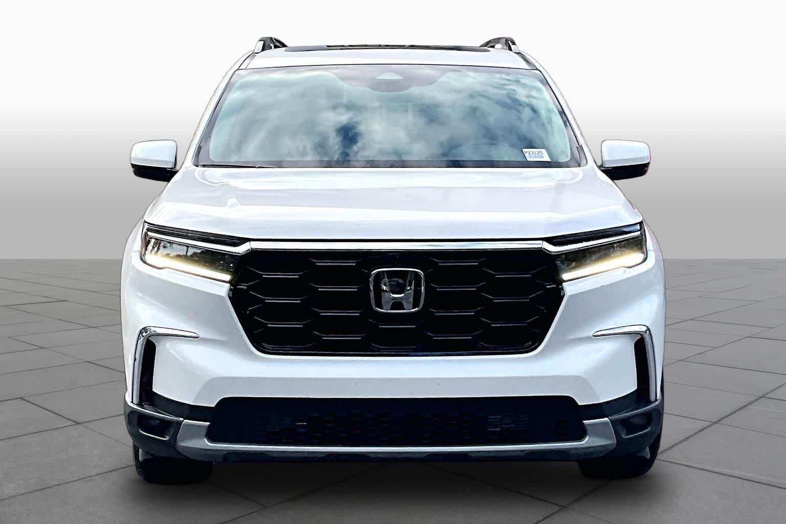 Used 2025 Honda Pilot Elite image 4