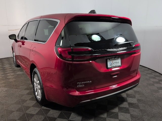 New 2026 Chrysler Pacifica Select image 4