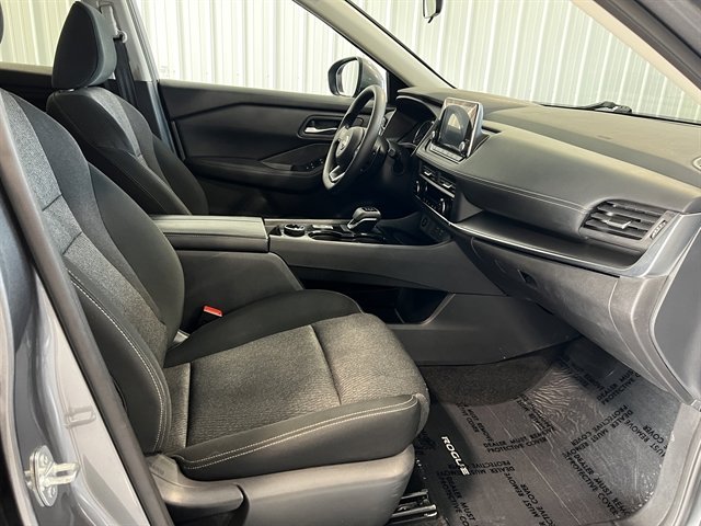 Used 2024 Nissan Rogue SV image 26