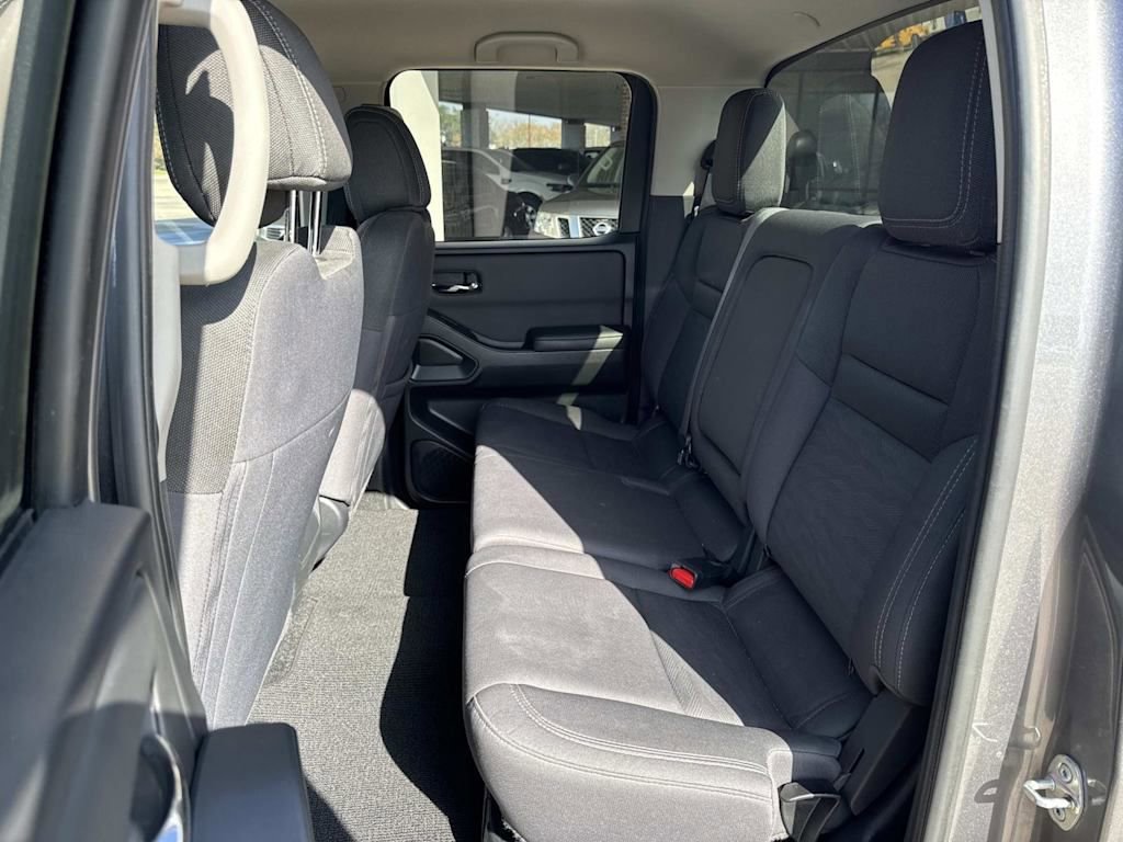 Used 2023 Nissan Frontier SV image 16