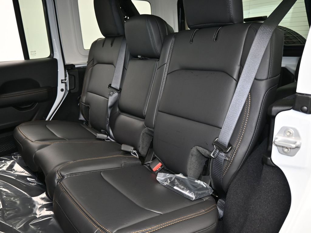 Used 2025 Jeep Wrangler Unlimited Sahara AWD/4WD image 28