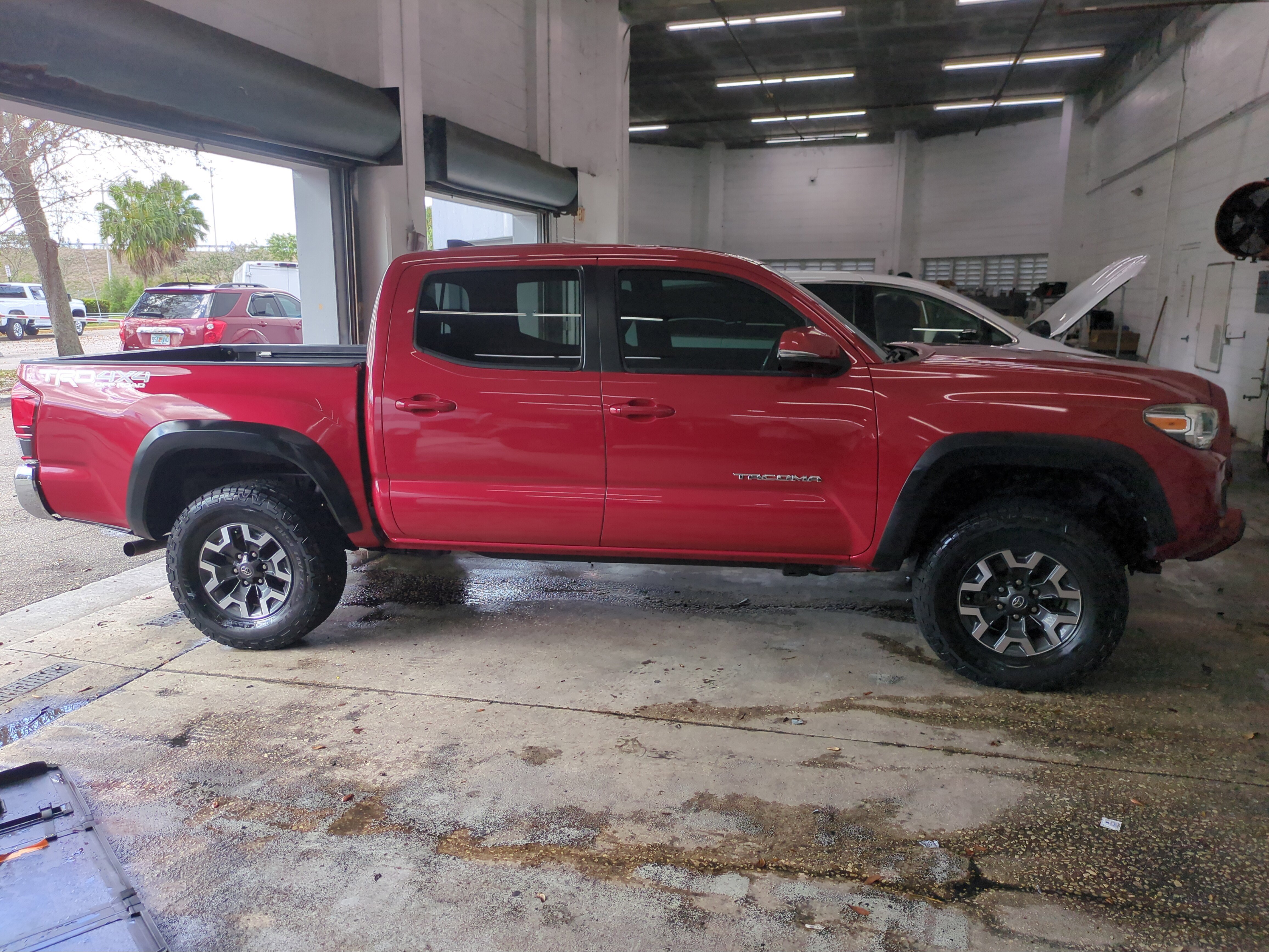 Used 2018 Toyota Tacoma TRD Off-Road image 4