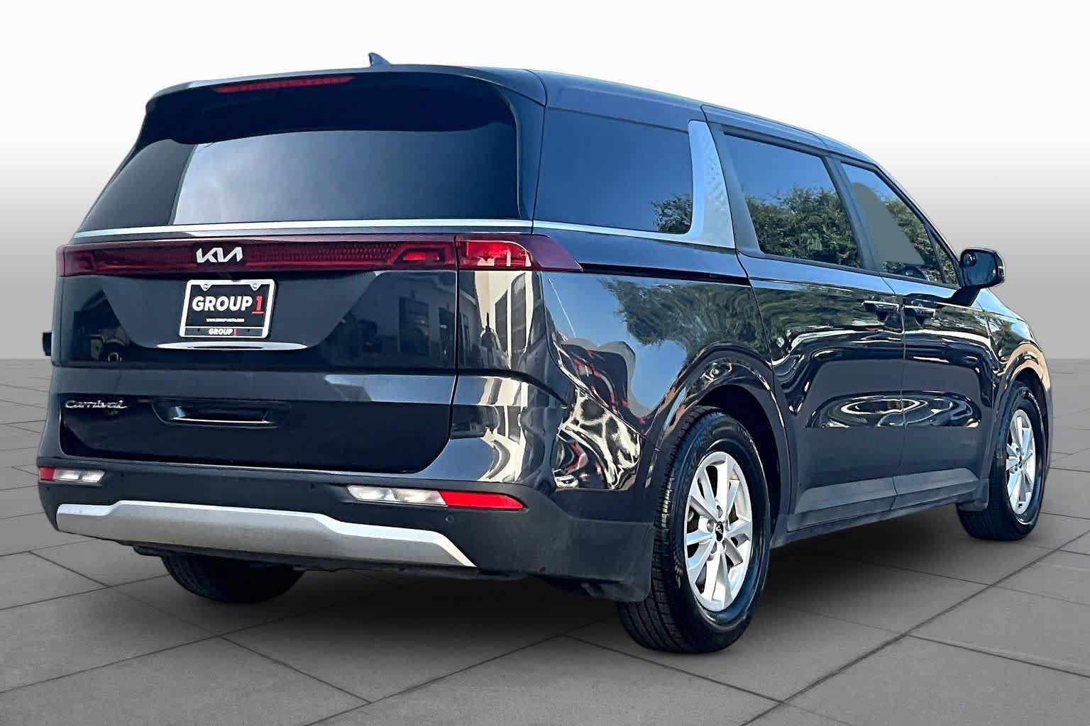 Used 2022 Kia Carnival LX FWD image 13