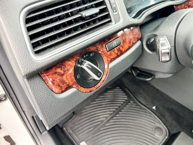 Used 2013 Volkswagen Passat 3.6 SEL Premium image 12