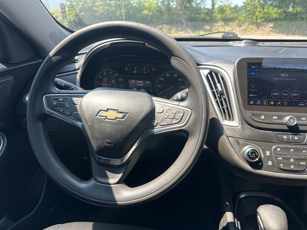 Used 2022 Chevrolet Malibu LT FWD image 29