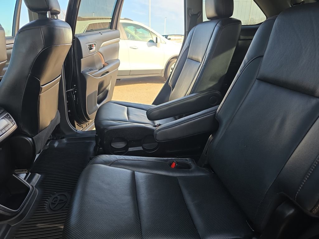 Used 2017 Toyota Highlander Limited Platinum image 15