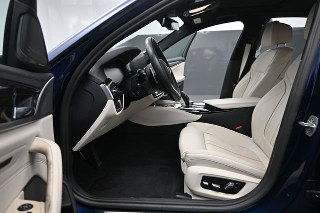 Used 2020 BMW M550i xDrive w/ Premium Package AWD/4WD image 17