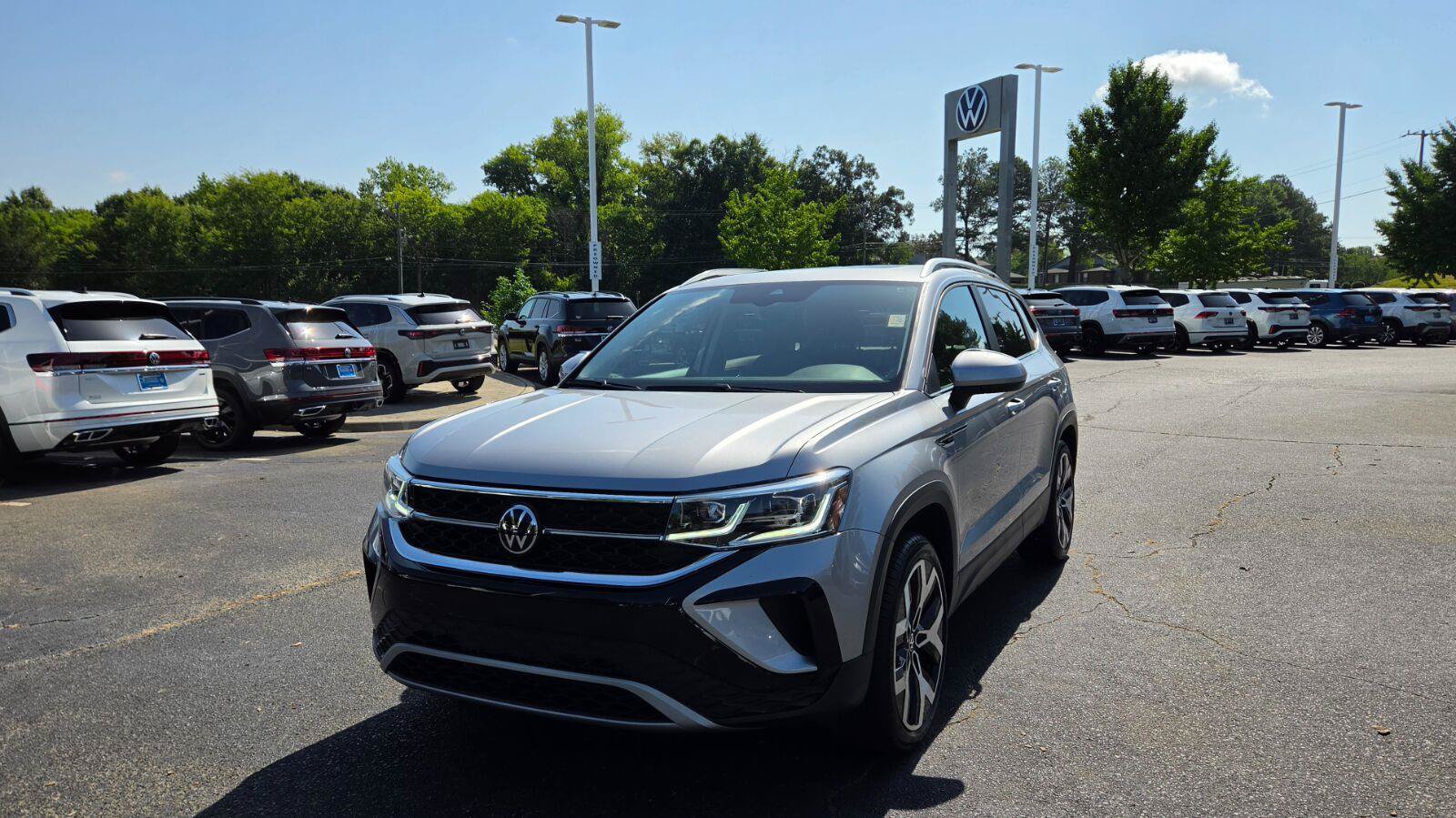 Certified 2023 Volkswagen Taos SEL AWD/4WD image 9