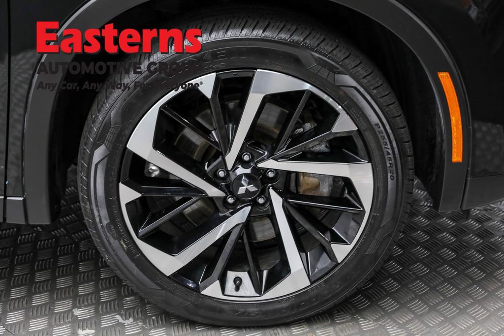 Used 2023 Mitsubishi Outlander SE image 32