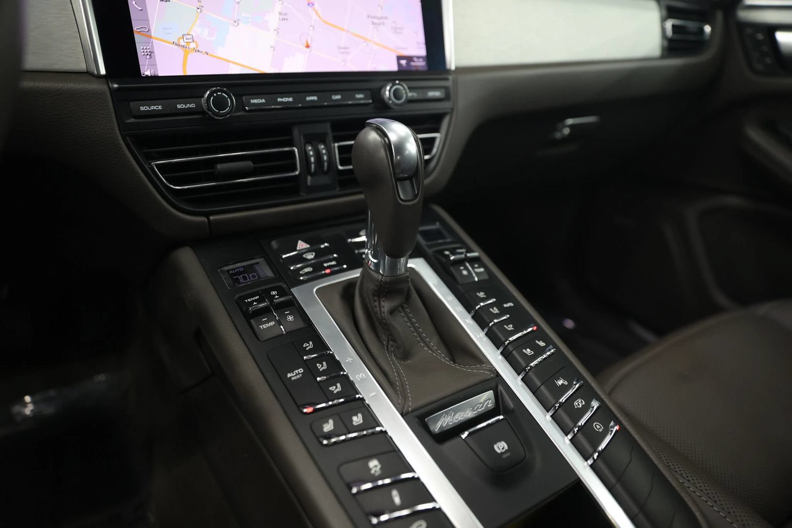Used 2020 Porsche Macan Turbo AWD/4WD image 36