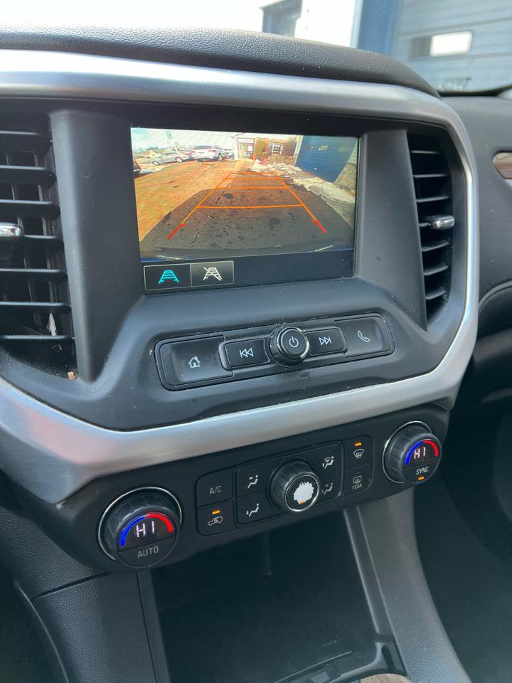 Used 2018 GMC Acadia SLE FWD image 16