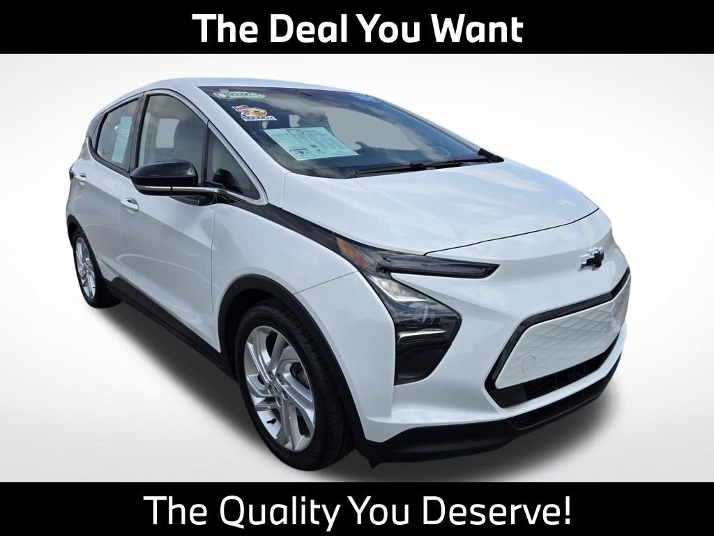 Used 2023 Chevrolet Bolt LT w/ Driver Confidence Package FWD image 1