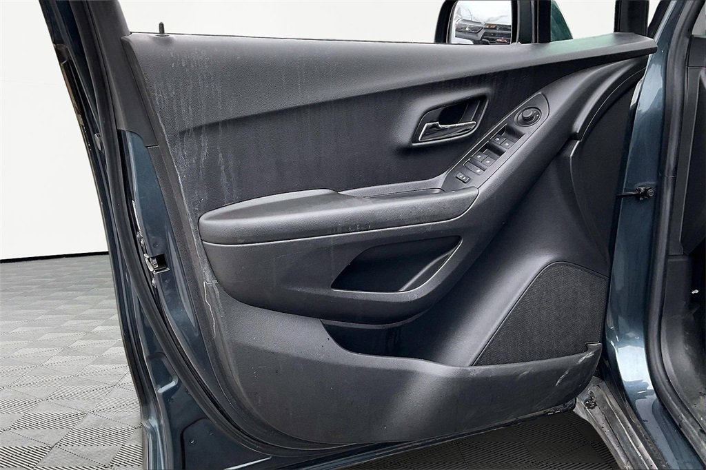 Used 2021 Chevrolet Trax LS w/ Tint and Cruise Package image 22