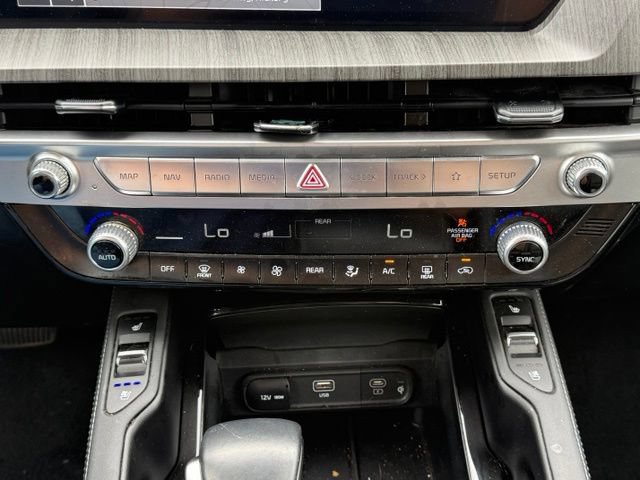 Used 2024 Kia Telluride EX w/ EX Captain's Chair Package FWD image 27