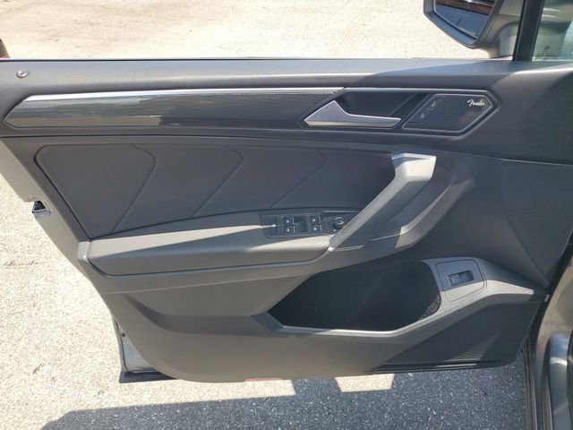Used 2018 Volkswagen Tiguan SEL Premium FWD image 16