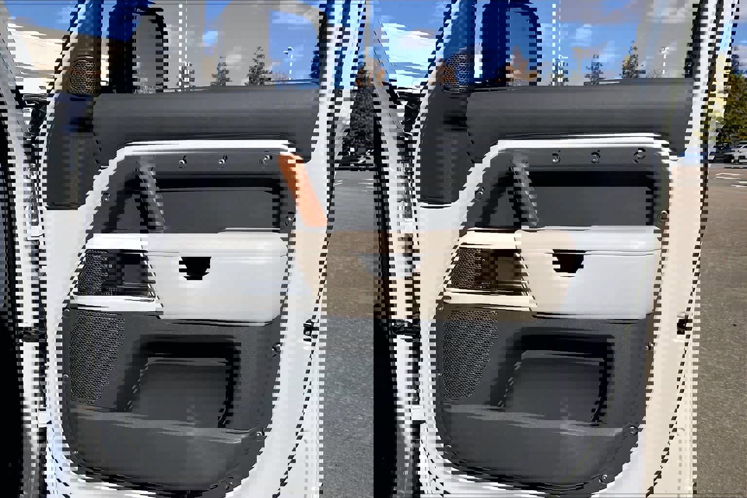 Used 2023 Land Rover Defender 110 SE image 19