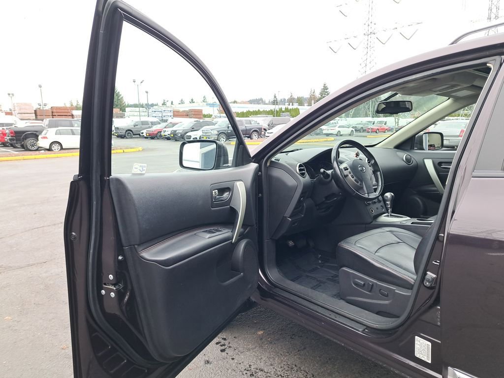 Used 2011 Nissan Rogue SV w/ SL Pkg image 10