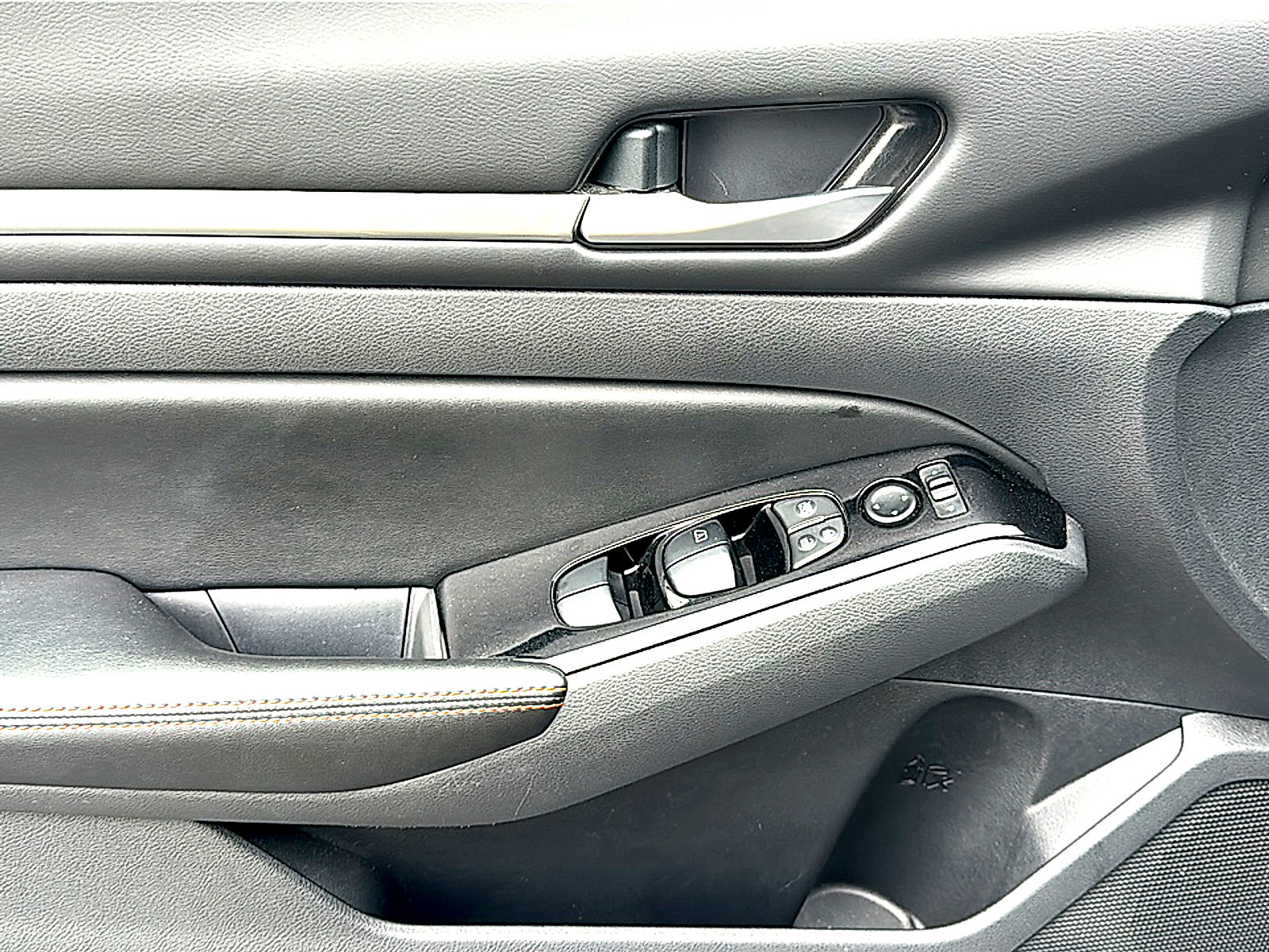 Used 2024 Nissan Altima 2.5 SR image 16