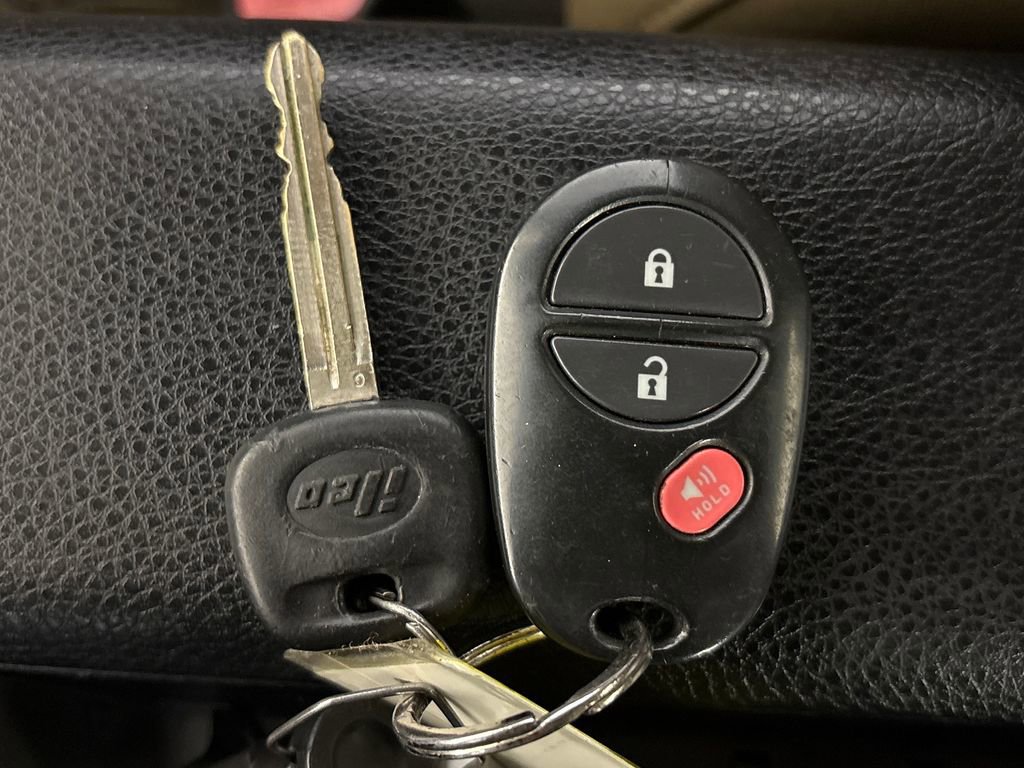 Used 2015 Toyota Tundra SR5 w/ SR5 Upgrade Package image 32