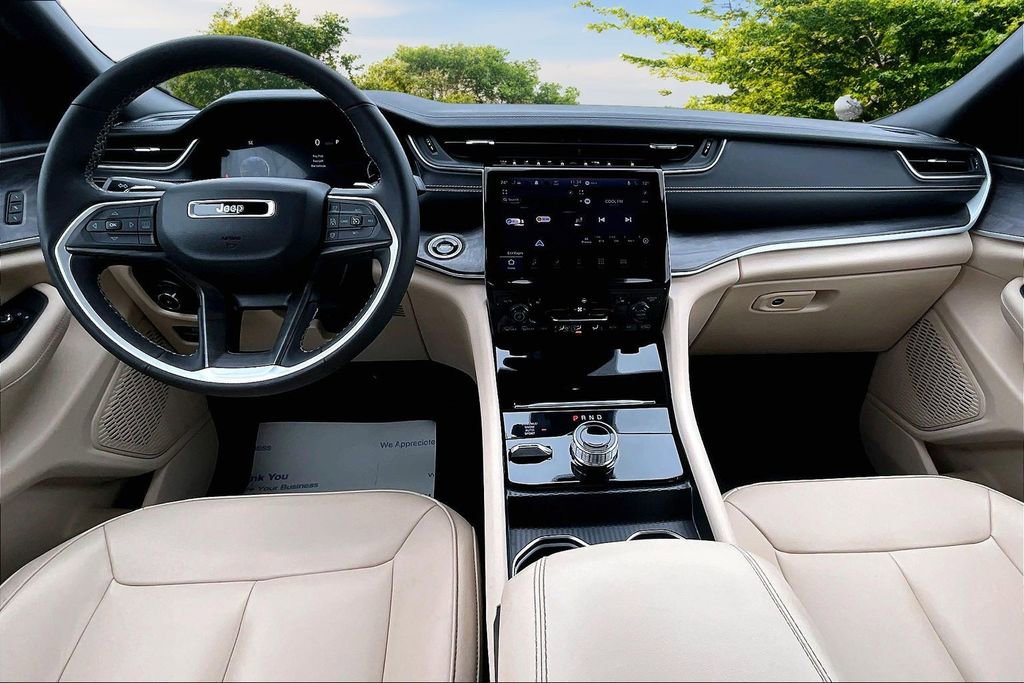 Used 2024 Jeep Grand Cherokee Limited AWD/4WD image 15