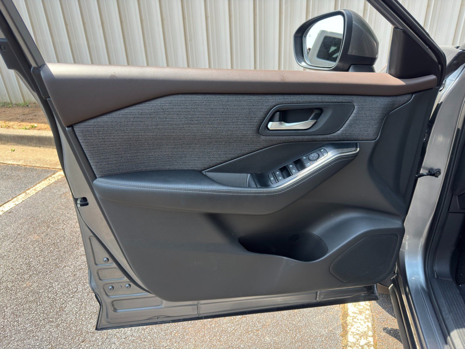Used 2022 Nissan Rogue SV FWD image 34