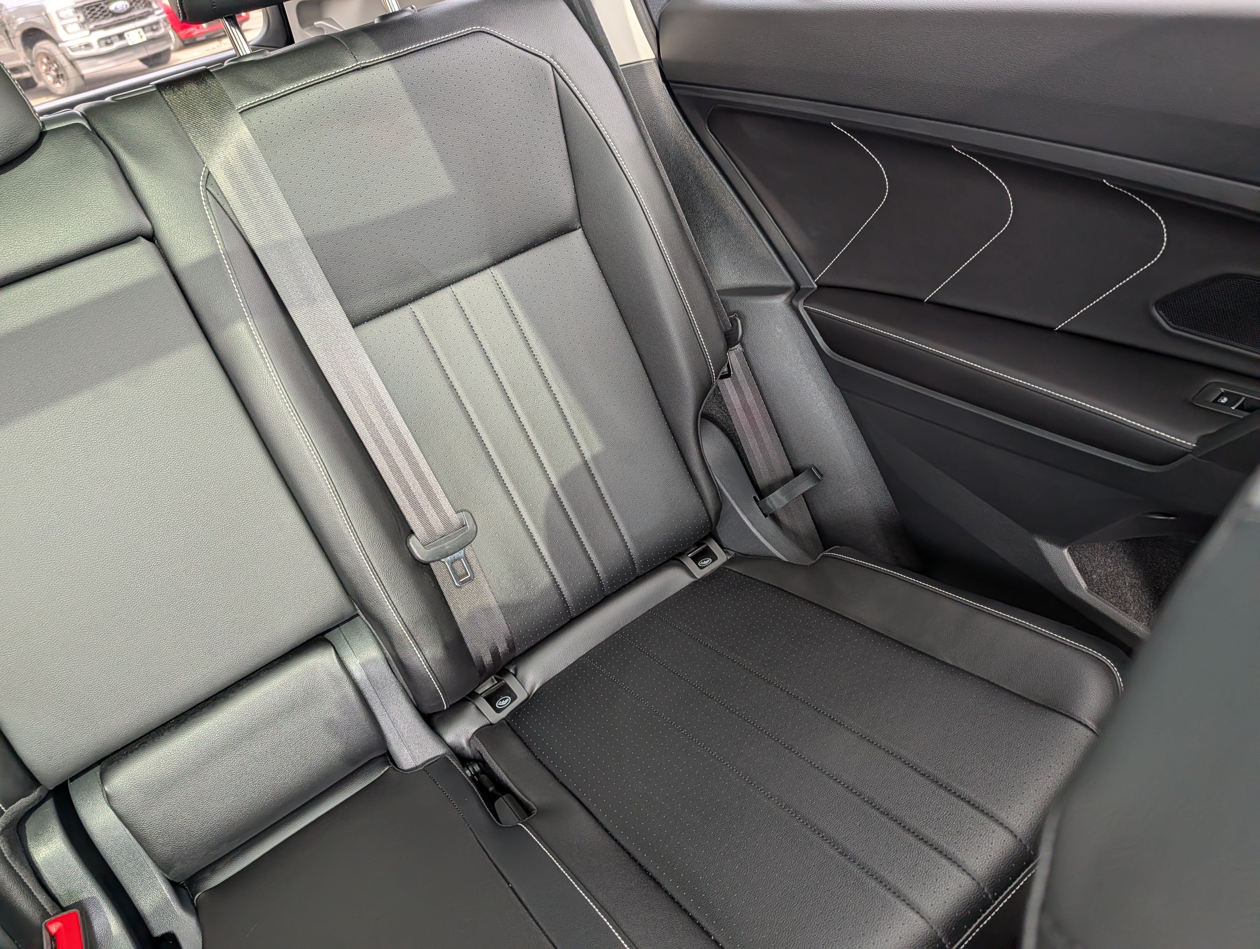 Used 2024 Volkswagen Tiguan SE w/ Panoramic Sunroof Package AWD/4WD image 14