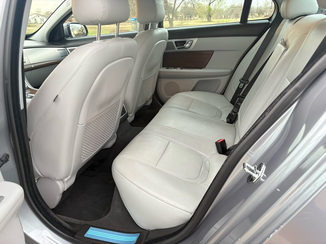 Used 2015 Jaguar XF Premium image 27