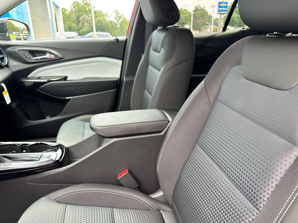 New 2026 Chevrolet Trax LT w/ Midnight Edition FWD image 8