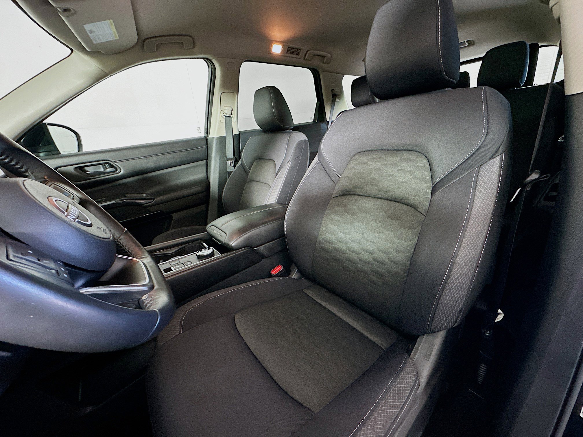 Used 2024 Nissan Pathfinder SV image 13