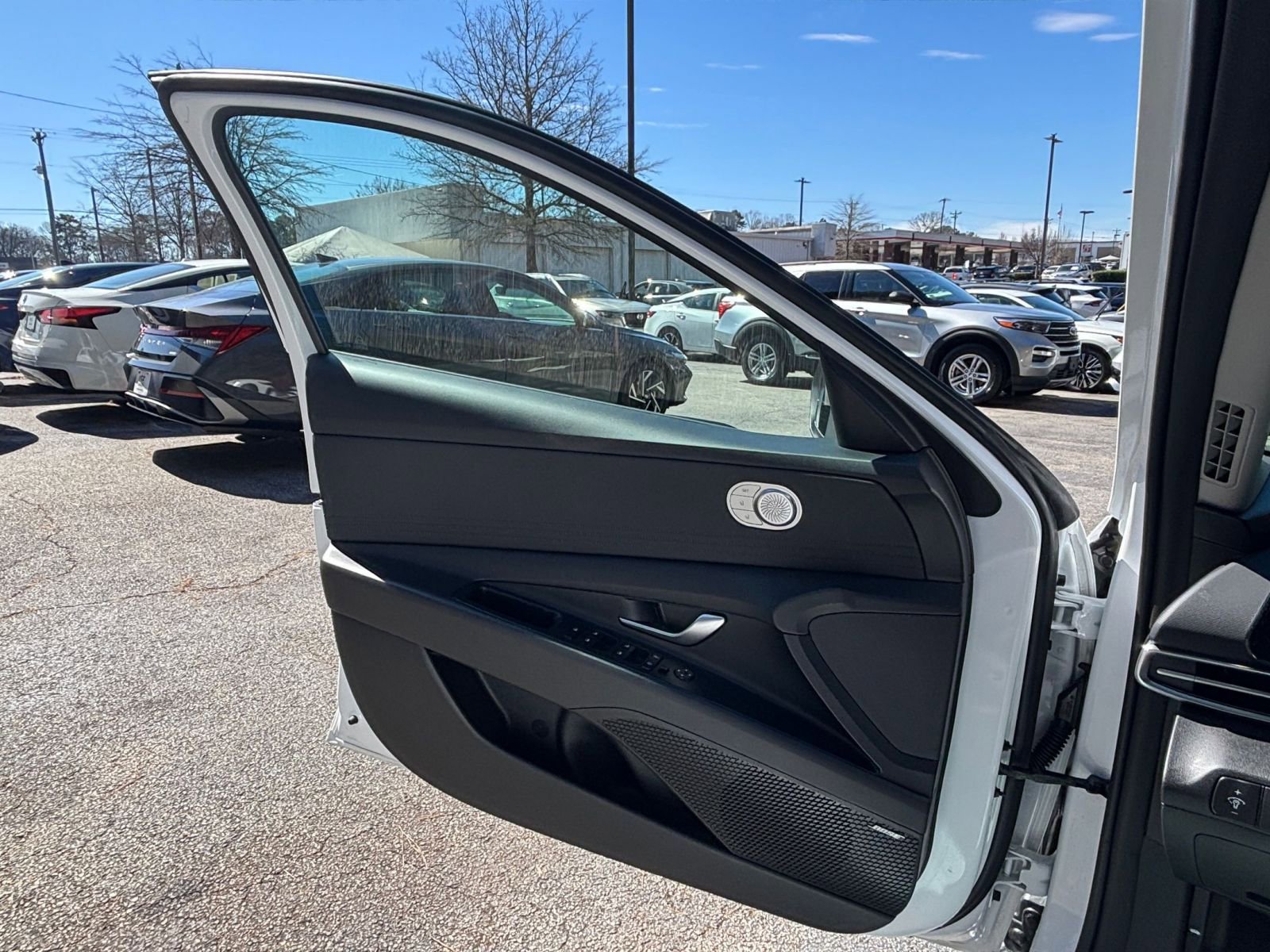 Used 2025 Hyundai Elantra Limited FWD image 18
