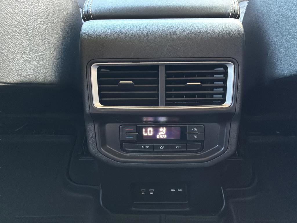 Used 2025 Volkswagen Atlas SE FWD image 17