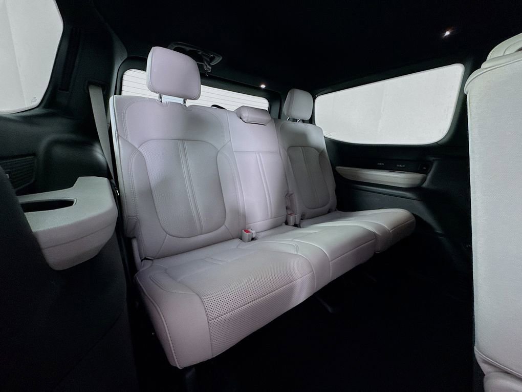 Used 2025 Jeep Wagoneer Series II w/ 8-Passenger Seating Package image 28