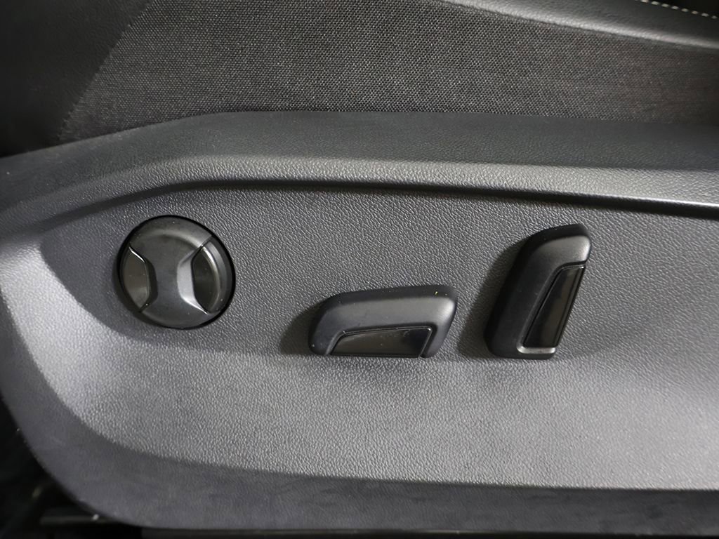 Used 2022 Volkswagen Tiguan SE R-Line image 34