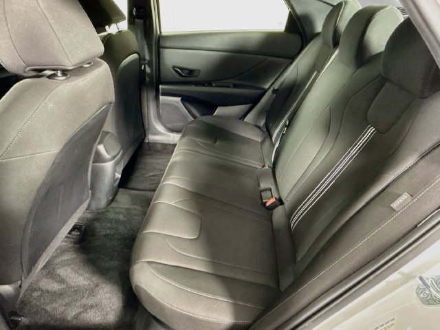 Certified 2025 Hyundai Elantra SEL FWD image 25