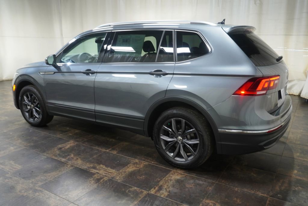 Certified 2023 Volkswagen Tiguan SE w/ Panoramic Sunroof Package image 8