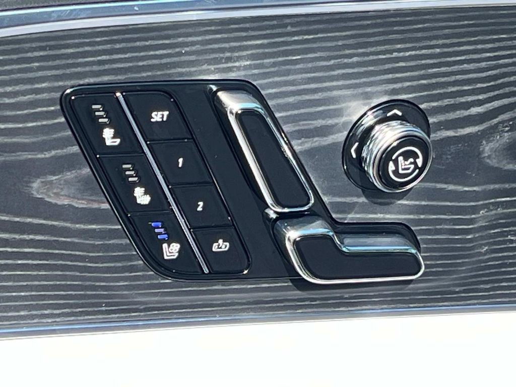 New 2025 Cadillac Lyriq Luxury image 24