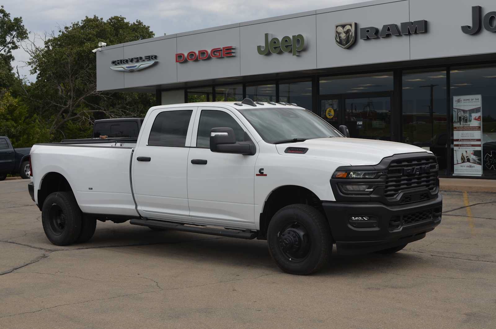 New 2026 RAM 3500 Tradesman AWD/4WD image 34
