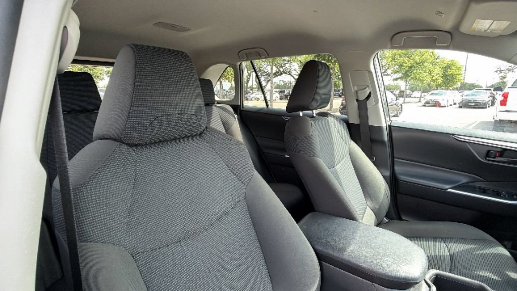 Used 2024 Toyota RAV4 LE FWD image 39